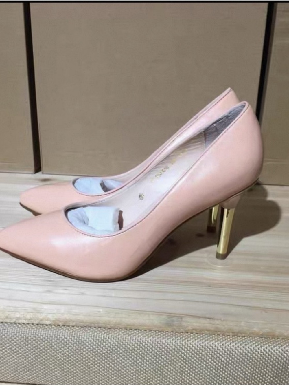 Women’s Pointed-Toe Pink Pumps with Gold Stiletto Heel